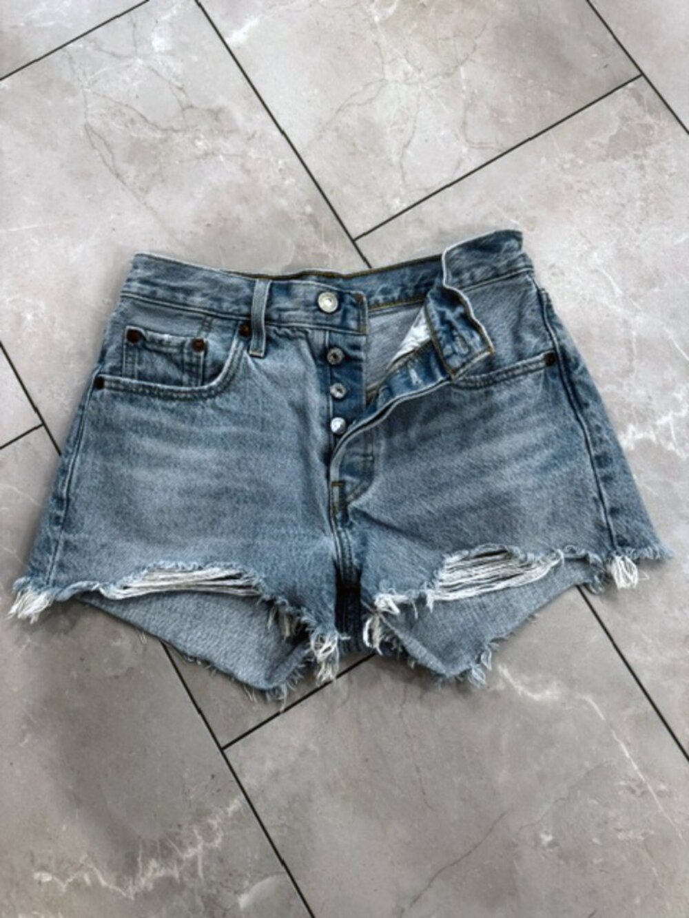 Levi Premium 501® Original Fit High-rise Women's Shorts | Size 25 - Picture 2 of 6